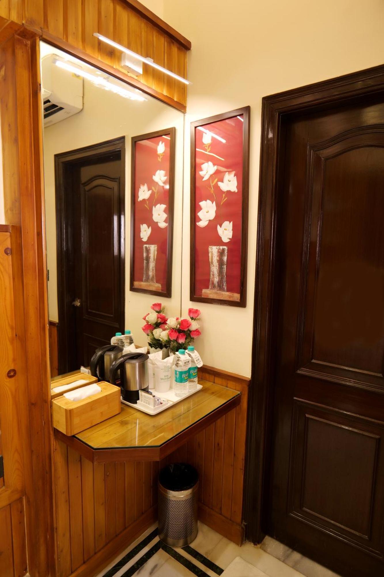 Hotel Wood Castle Delhi  Exterior foto